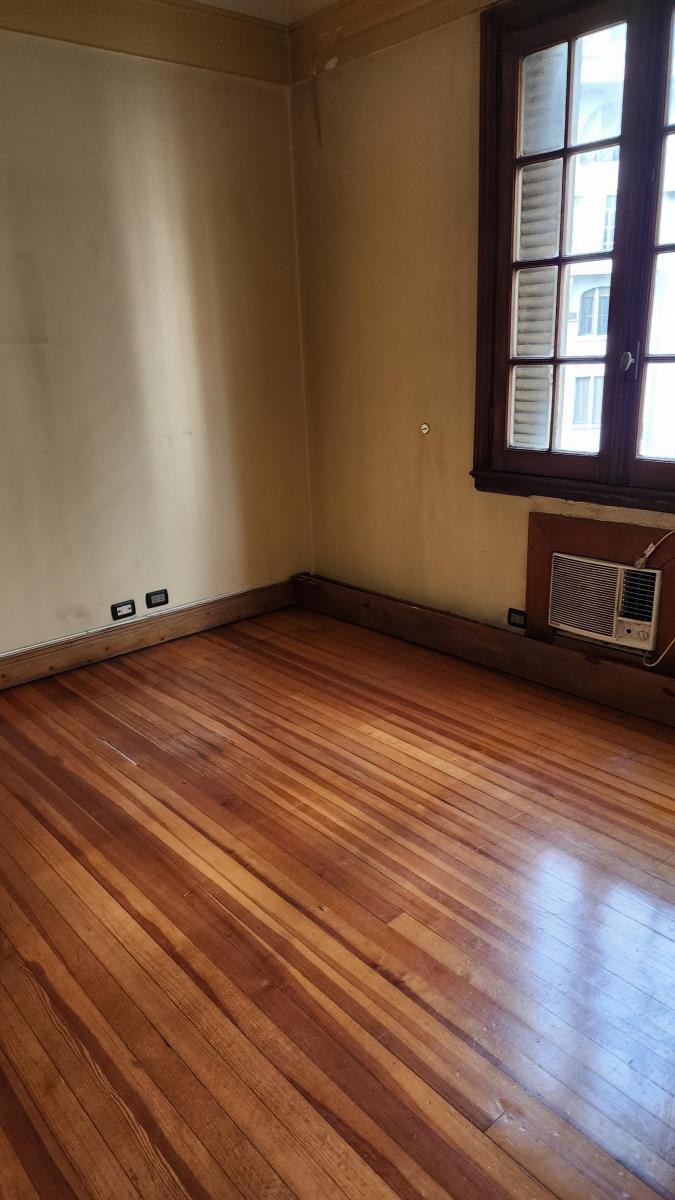 3 1/2 Ambientes Al Frente Apto Profesional en Edificio Aniguo de Categoría 1