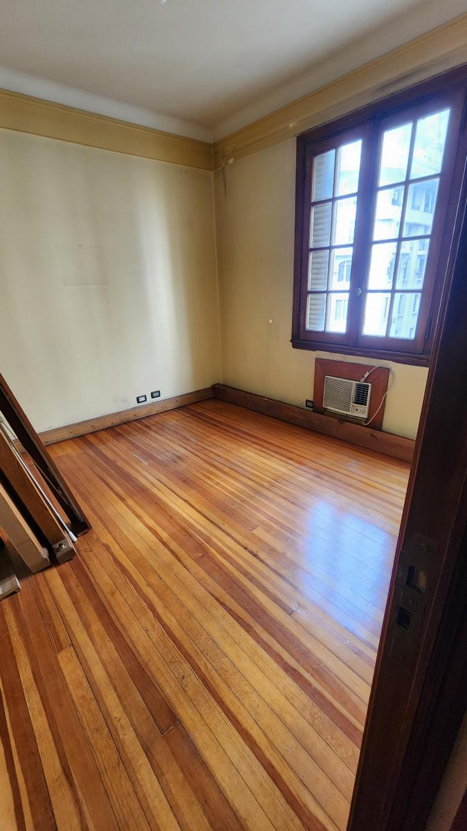 3 1/2 Ambientes Al Frente Apto Profesional en Edificio Aniguo de Categoría 3