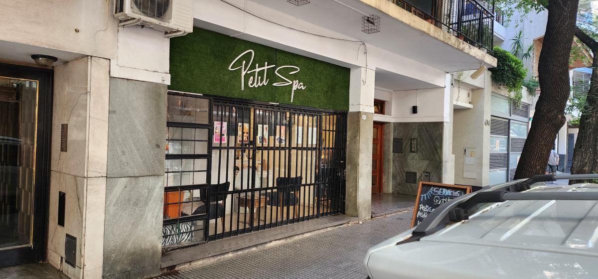 Muy Lindo Local en Zona Rodeada de Edificios 1