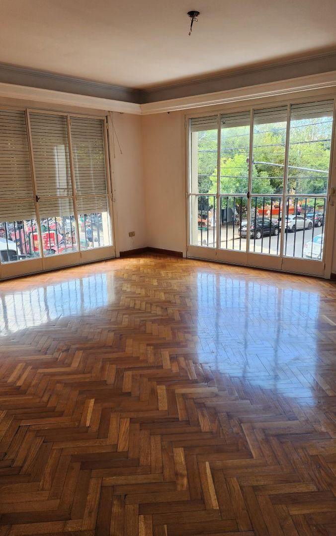 Foto de Semipiso al frente de 4 ambientes con dependencia y dos cocheras, imagen 4