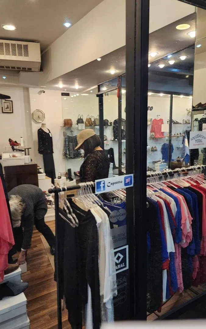 Lindo local de 41 m2 en prestigiosa galería San José de Flores 2