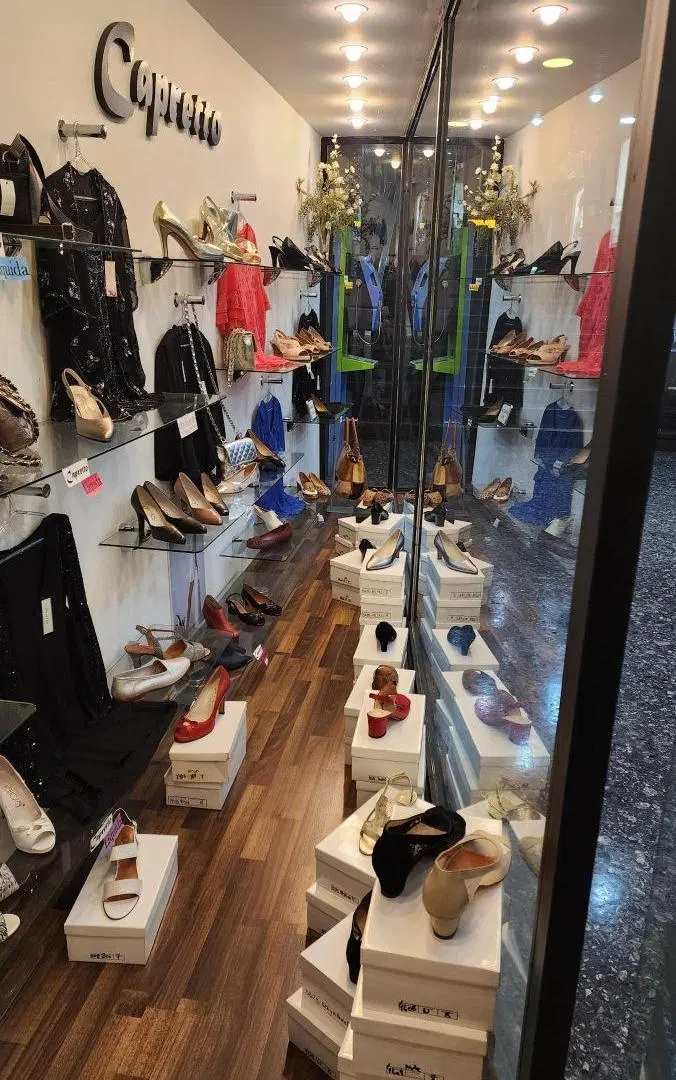 Lindo local de 41 m2 en prestigiosa galería San José de Flores 5