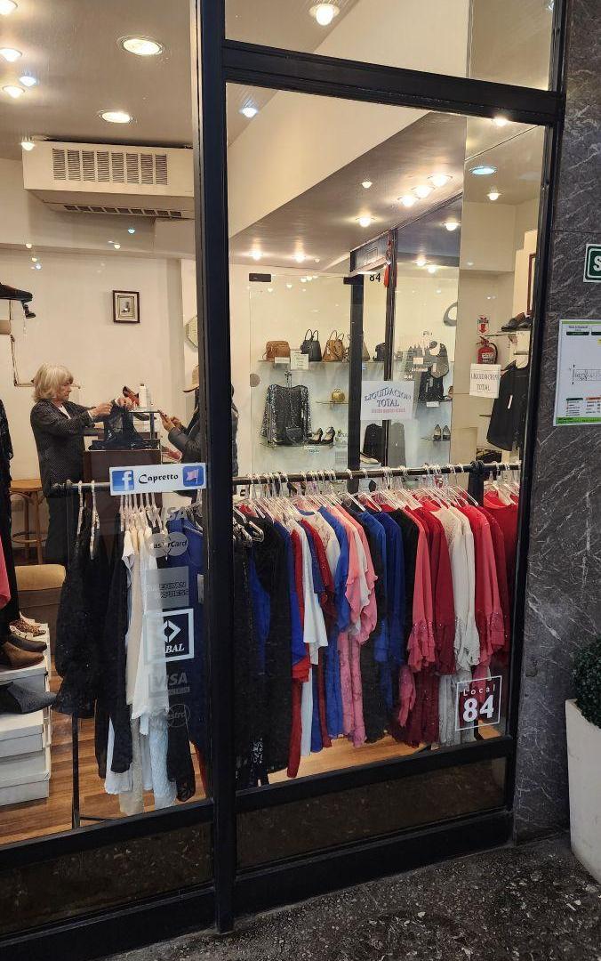 Foto de Lindo local de 41 m2 en prestigiosa galería San José de Flores, imagen 2