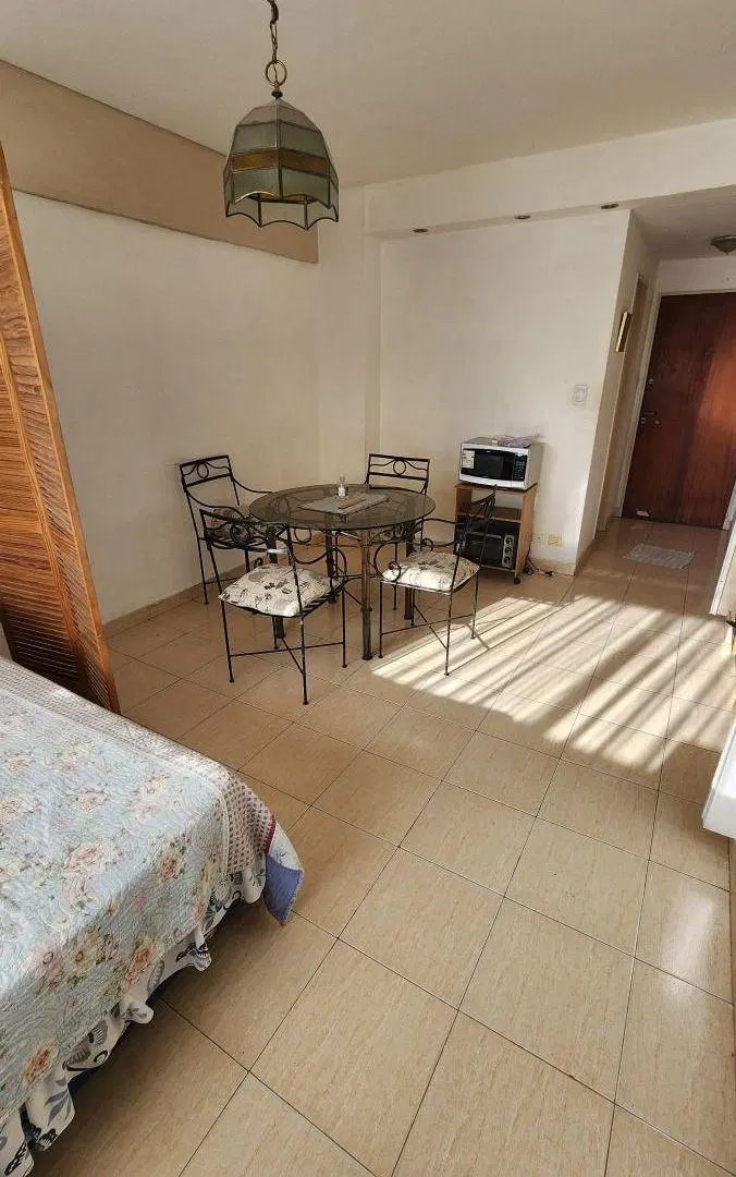 Monoambiente amoblado súper luminoso en excelente zona 2