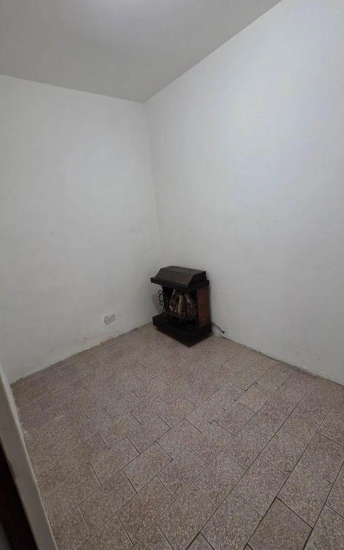 3 ambientes con dependencia al frente con balcón 8
