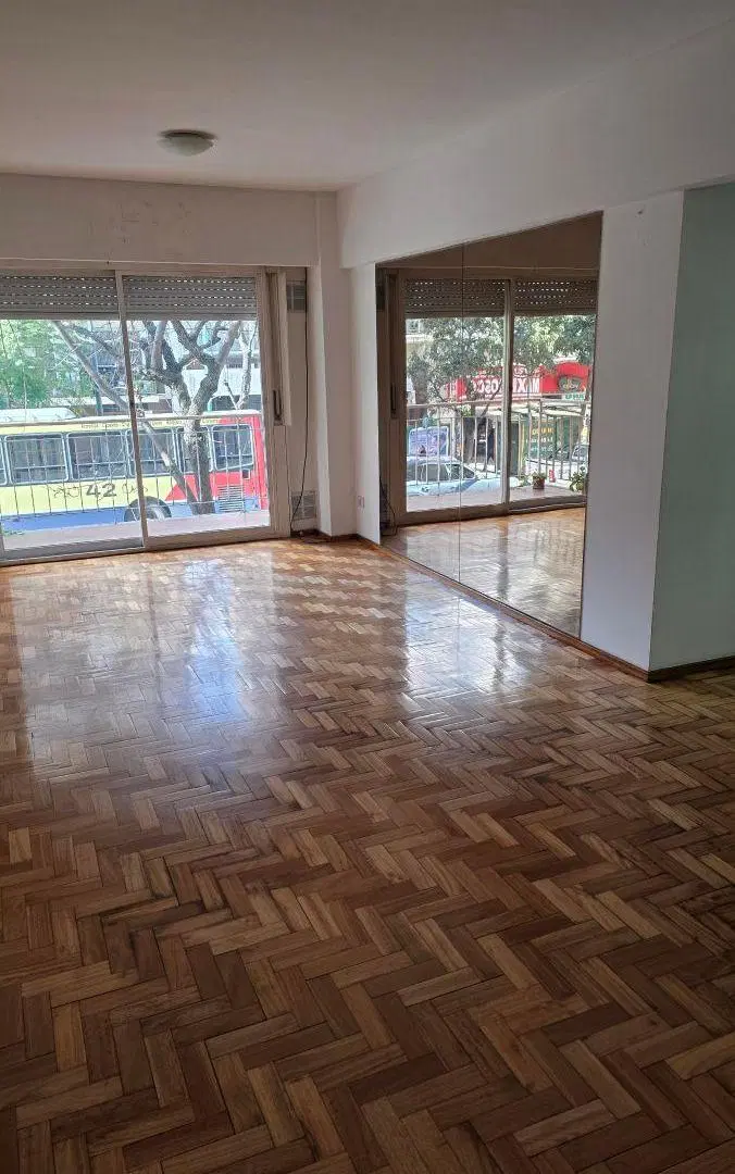 3 ambientes con dependencia al frente con balcón 1