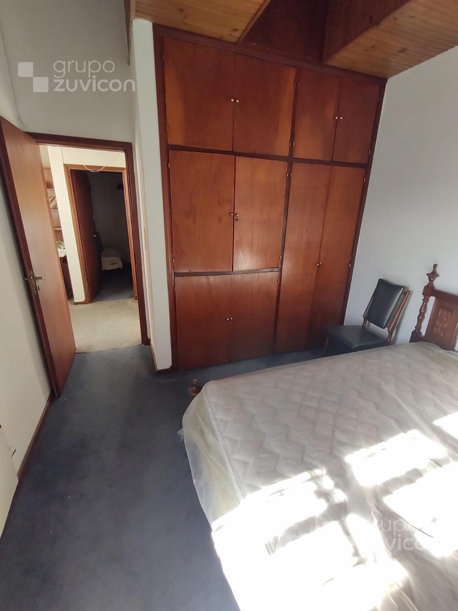 PH en  VENTA de 5 ambientes con patios, sin expensas.