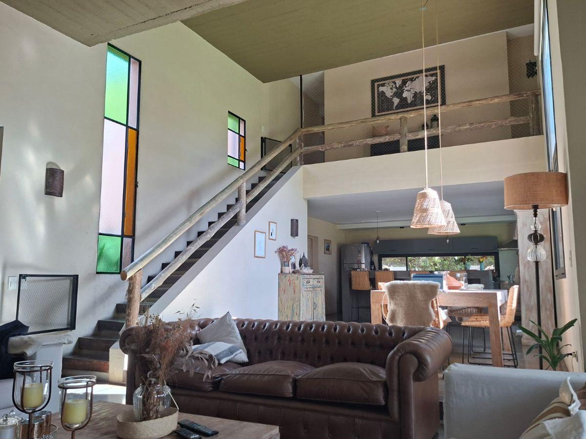 Foto de Casa de Diseño en Área 2 | Innovación, Luz y Estilo Único, imagen 1
