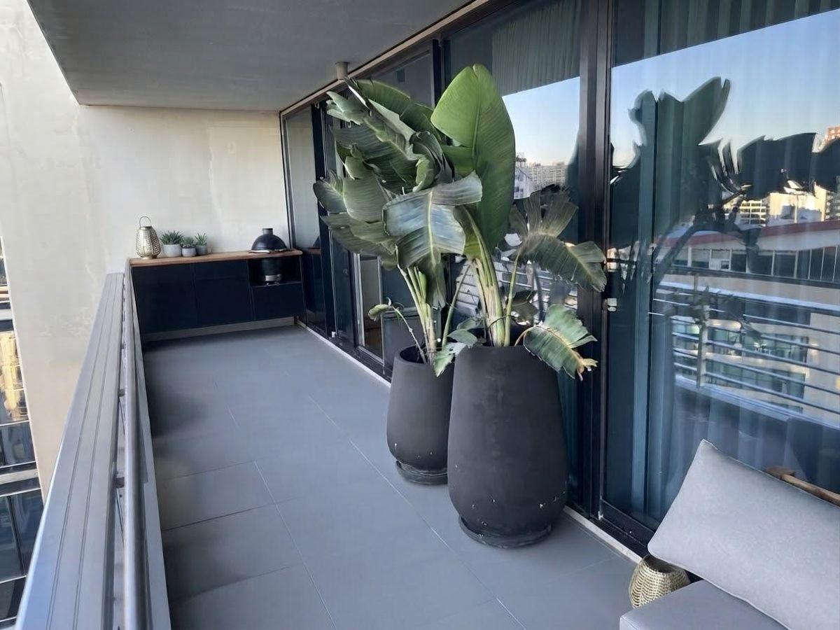 Foto de AMOBLADO - 2 Amb con Balcón Terraza Piso alto - Cochera - Edificio Al, imagen 2