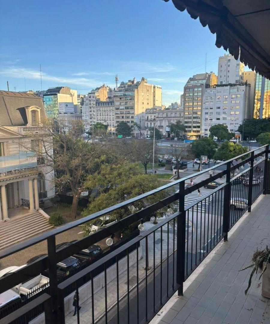 Alquilamos en Juncal y Carlos Pellegrini muy lindo 3 dormitorios con balcón y cochera espacio