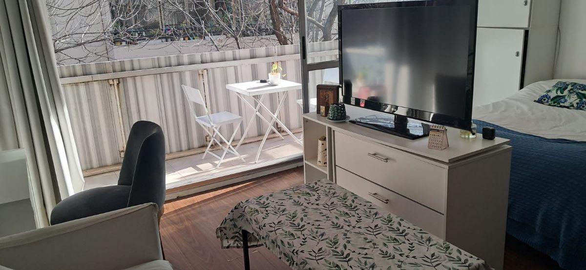 Foto de Alquiler monoambiente Pacheco de Melo y Callao con balcón y pileta, imagen 2