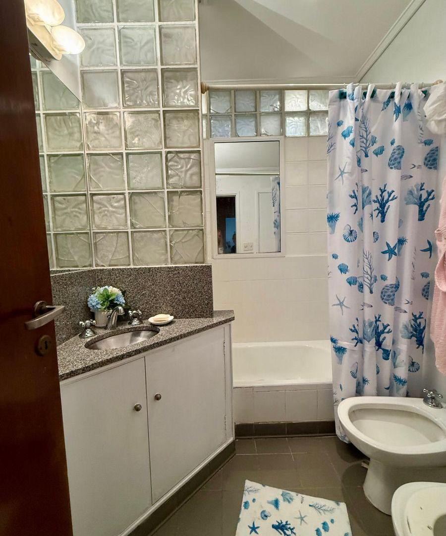 Foto de Venta frente a la Plaza Vicente López, en la calle Paraná, 2, imagen 5