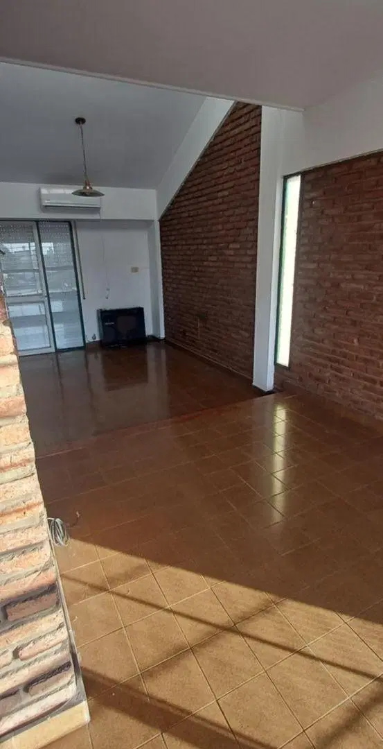 DEPARTAMENTO COMODO CON TERRAZA EXCLUSIVA Y PARRILLERO . 3