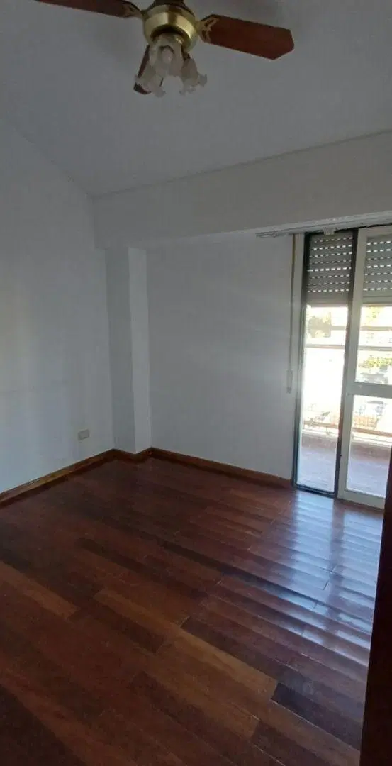 DEPARTAMENTO COMODO CON TERRAZA EXCLUSIVA Y PARRILLERO . 4