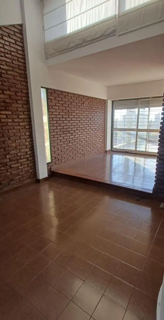 DEPARTAMENTO COMODO CON TERRAZA EXCLUSIVA Y PARRILLERO . 2