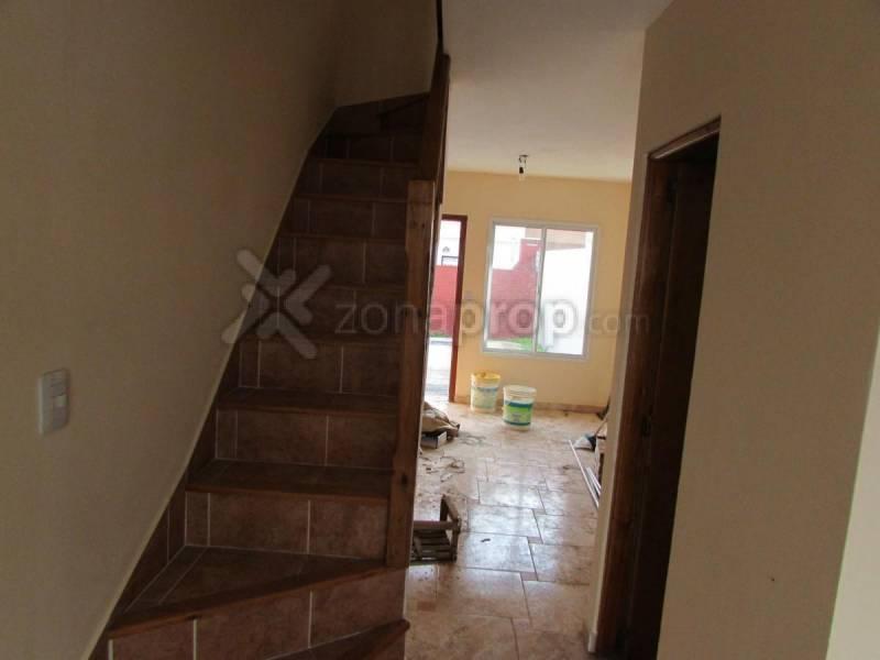Triplex en Venta de 4 Ambientes en San Bernardo con Cochera Oportunidad 2