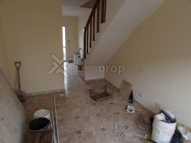 Triplex en Venta de 4 Ambientes en San Bernardo con Cochera Oportunidad 2