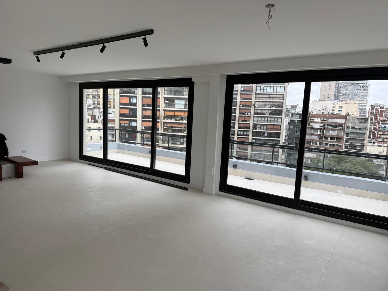 Foto de DEPARTAMENTO EN ALQUILER DE 4 AMBIENTES CON DEPENDENCIA Y COCHERA EN, imagen 4