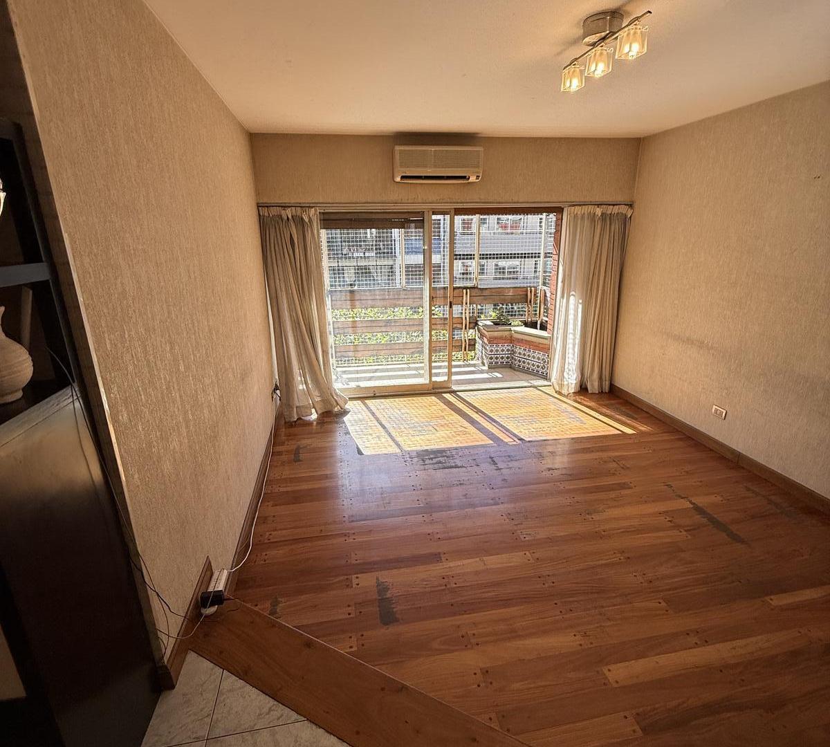 Foto de DEPARTAMENTO EN VENTA DE 4 AMBIENTES CON DEPENDENCIA Y COCHERA FIJA EN, imagen 1