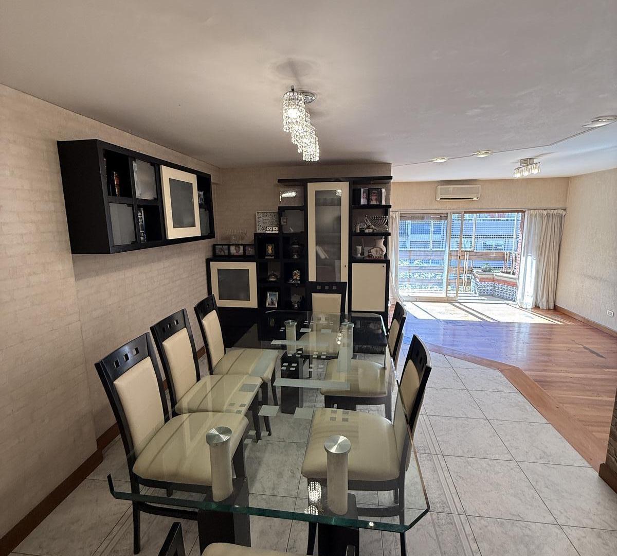 Foto de DEPARTAMENTO EN VENTA DE 4 AMBIENTES CON DEPENDENCIA Y COCHERA FIJA EN, imagen 2