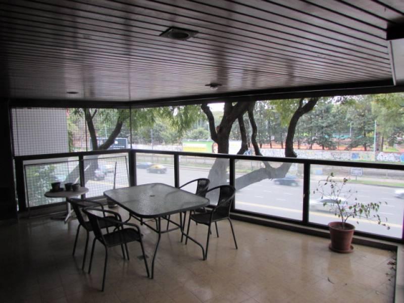 Foto de DEPARTAMENTO EN VENTA DE 4 AMBIENTES CON DEPENDENCIA Y COCHERA EN, imagen 1