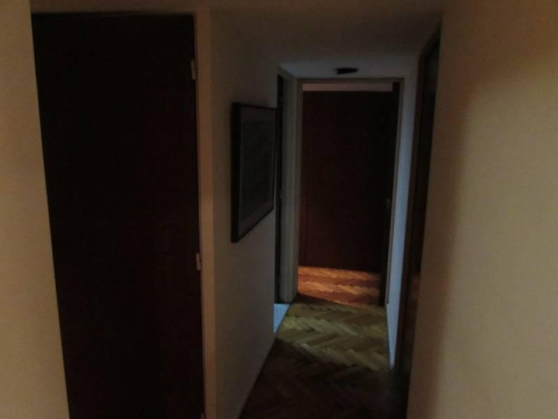 Foto de DEPARTAMENTO EN VENTA DE 4 AMBIENTES CON DEPENDENCIA Y COCHERA EN, imagen 2