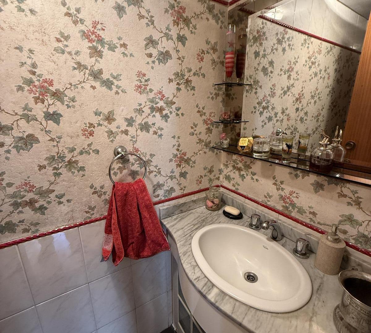 Foto de DEPARTAMENTO EN VENTA DE 4 AMBIENTES CON DEPENDENCIA Y COCHERA FIJA EN, imagen 4