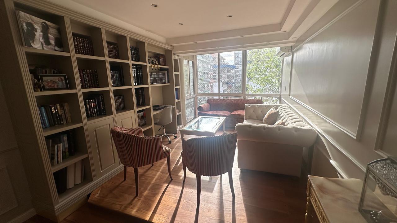 Foto de Departamento de 4 ambientes con dependencia y cochera en venta en, imagen 1