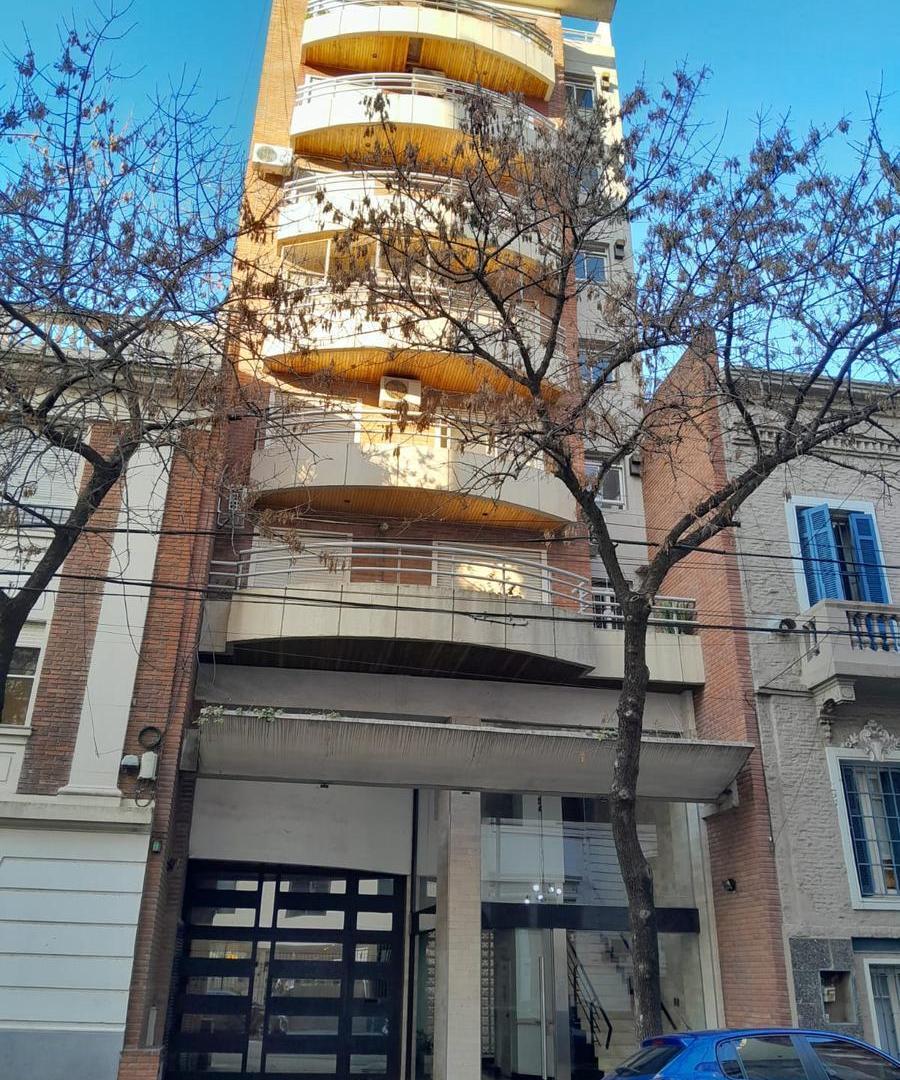 Foto de DEPARTAMENTO EN ALQUILER DE 3 AMBIENTES CON 2 COCHERAS FIJAS EN ALMAGRO, imagen 2