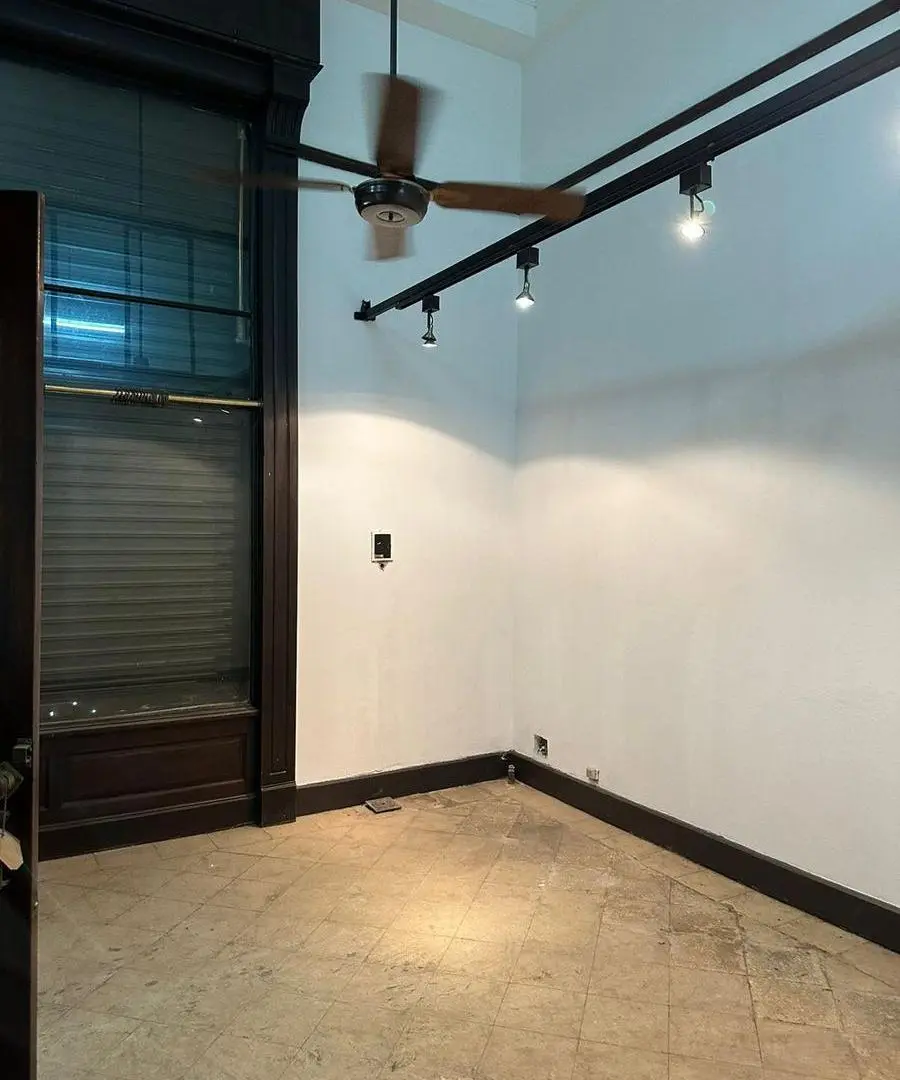 Local en alquiler a la calle en excelente zona comercial 4