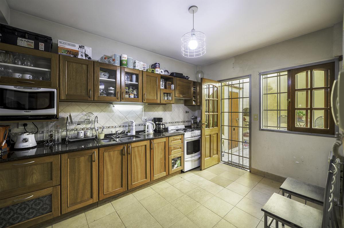 Departamento - Colegiales - Venta - Cuatro Ambientes - Patio - Cochera 2