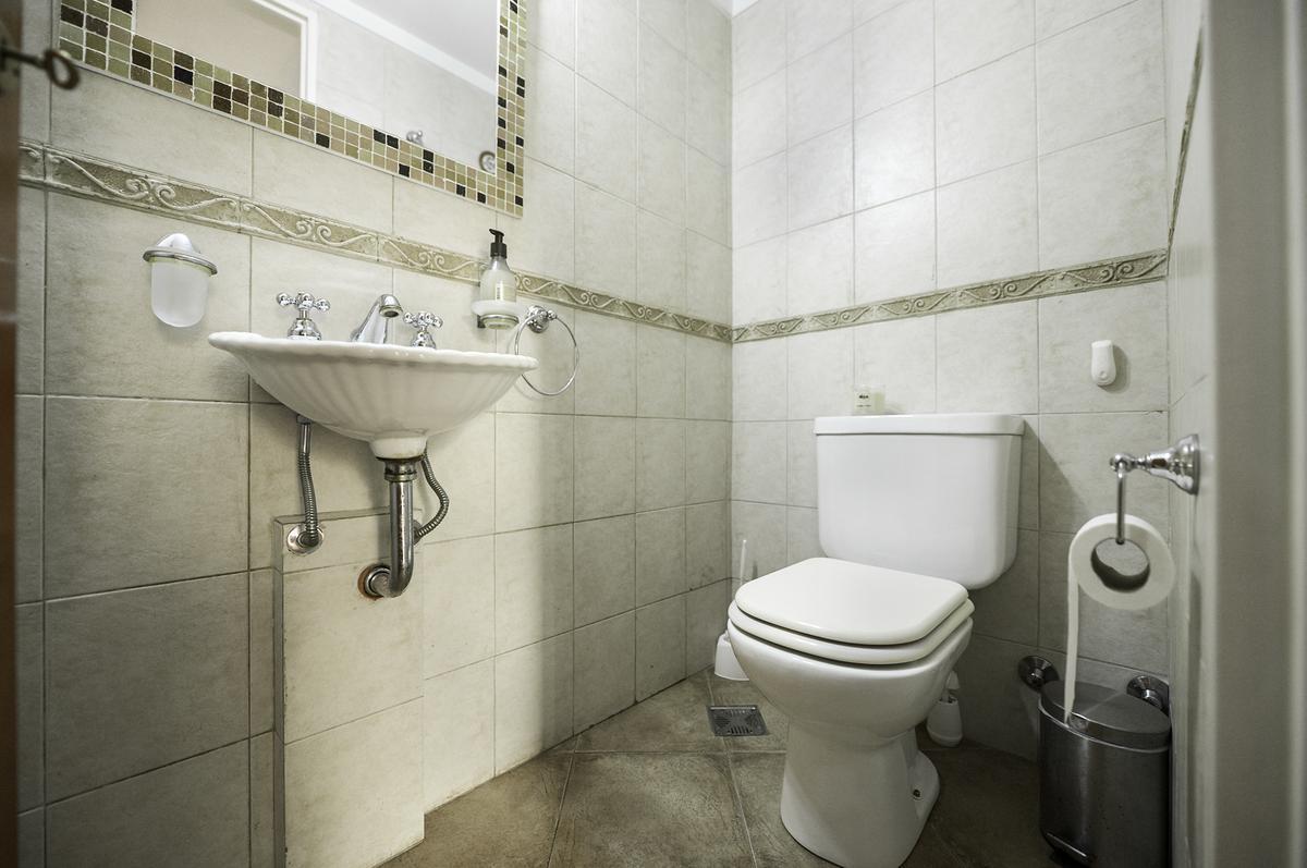 Departamento - Colegiales - Venta - Cuatro Ambientes - Patio - Cochera 1