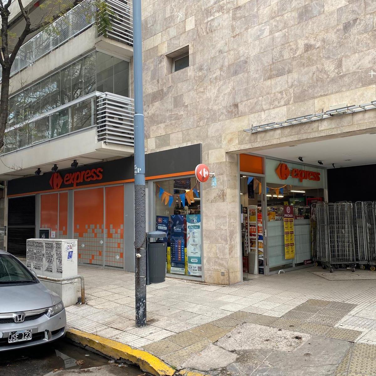 Local en Esquina con Renta de Carrefour + 15 m de Frente 1