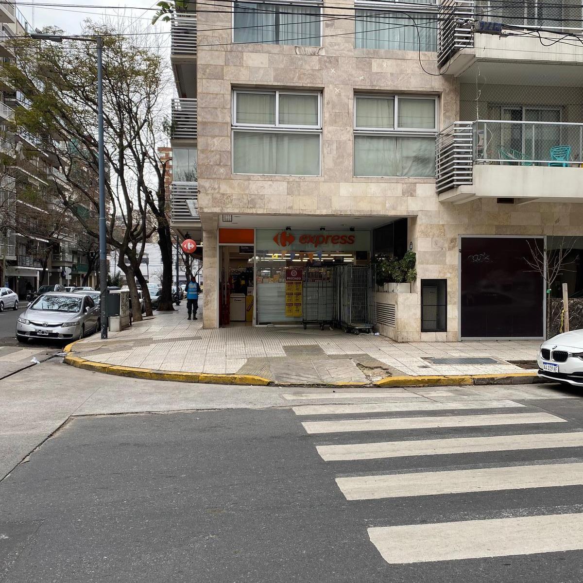 Local en Esquina con Renta de Carrefour + 15 m de Frente 3