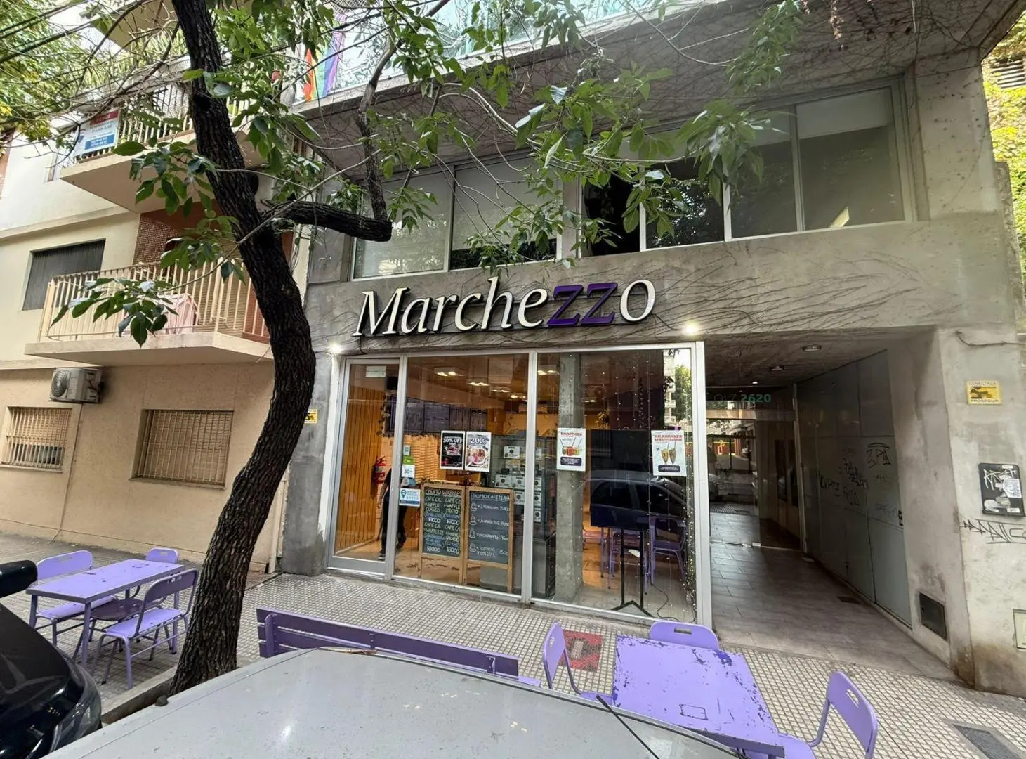 Local Comercial en Belgrano. Zona de exterior. Luminoso. 3