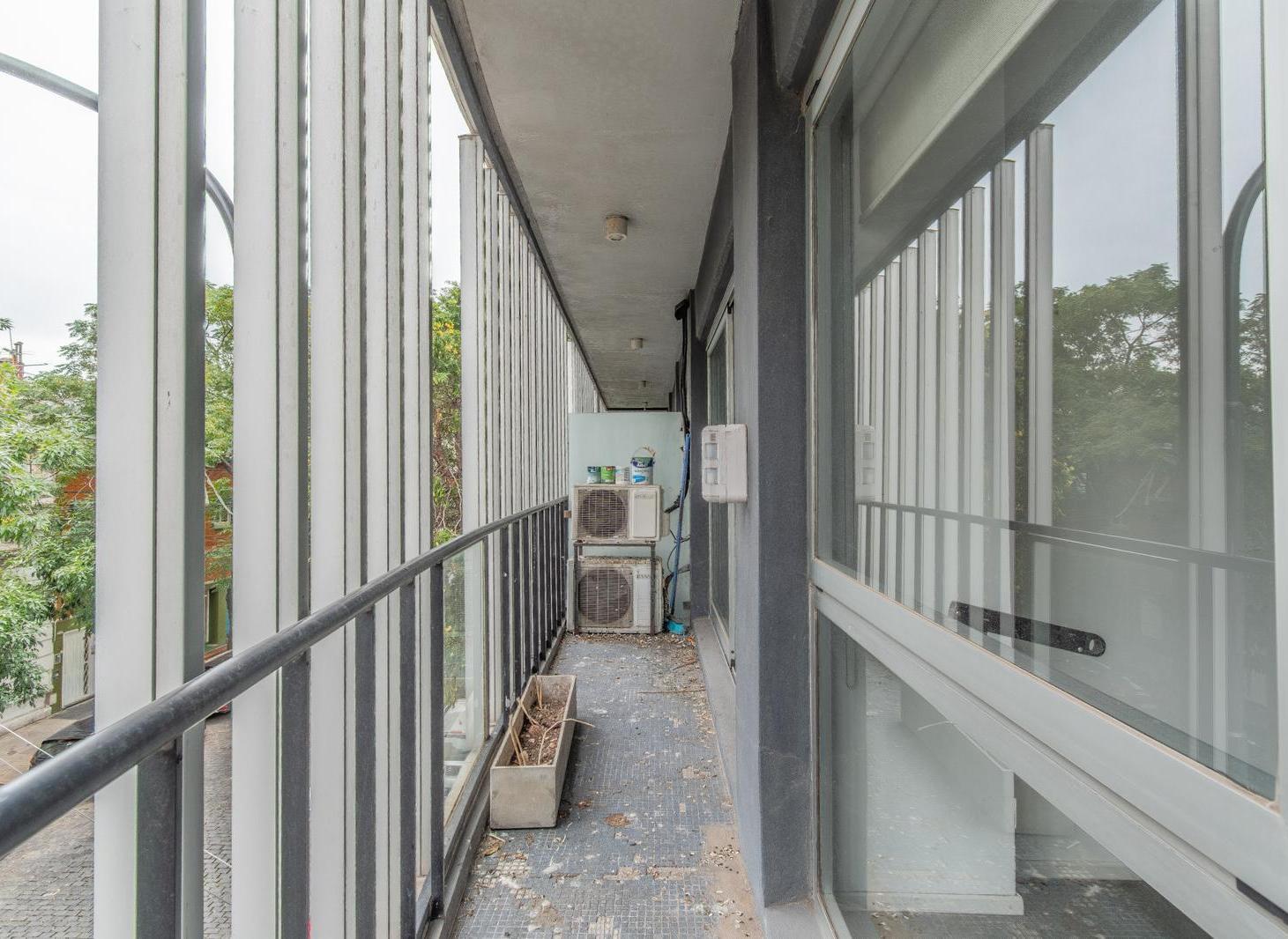 Oficinas en venta - Colegiales - Siete ambientes. Ventanales. Seguridad. Esquina.