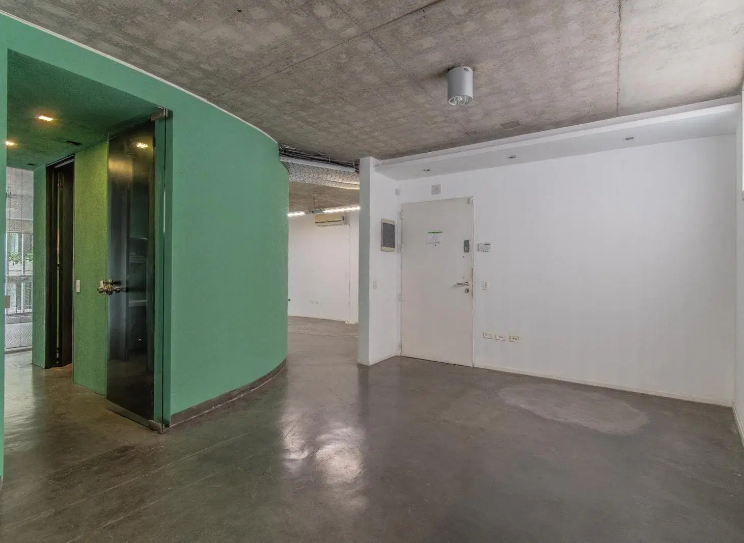 Oficinas en venta - Colegiales - Siete ambientes. Ventanales. Seguridad. Esquina. 5