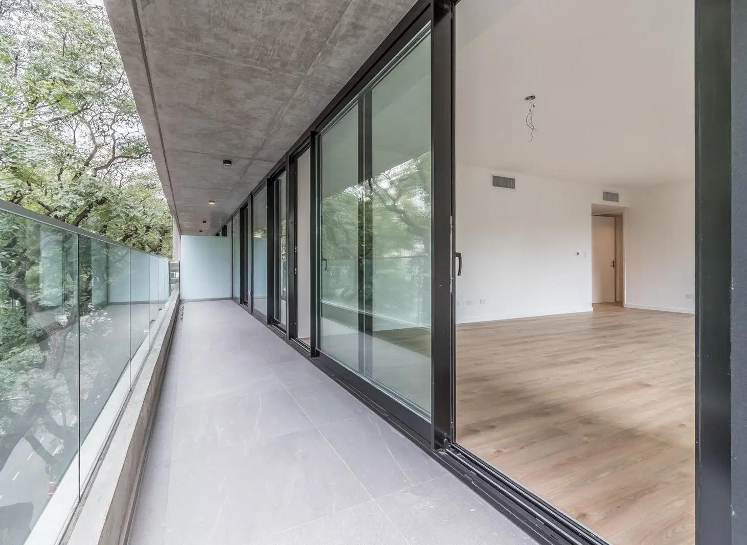 Quartier Lacroze. Cuatro Ambientes. Equipado a nuevo. Seguridad 24hs. Dos Cocheras. Amenities. 5