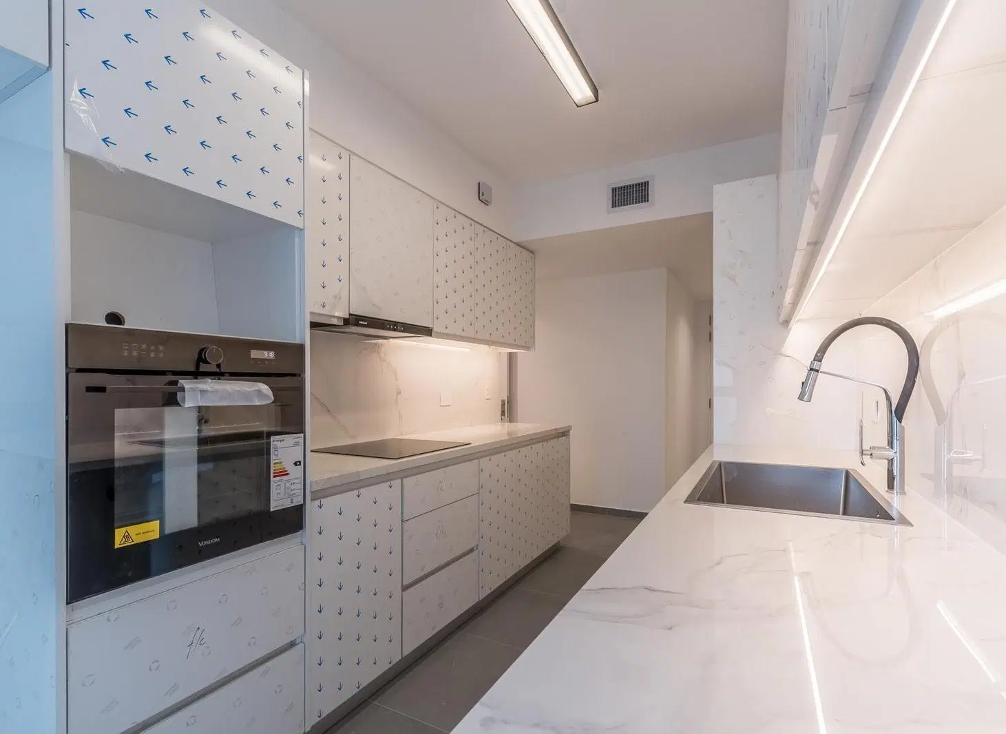 Quartier Lacroze. Cuatro Ambientes. Equipado a nuevo. Seguridad 24hs. Dos Cocheras. Amenities. 3