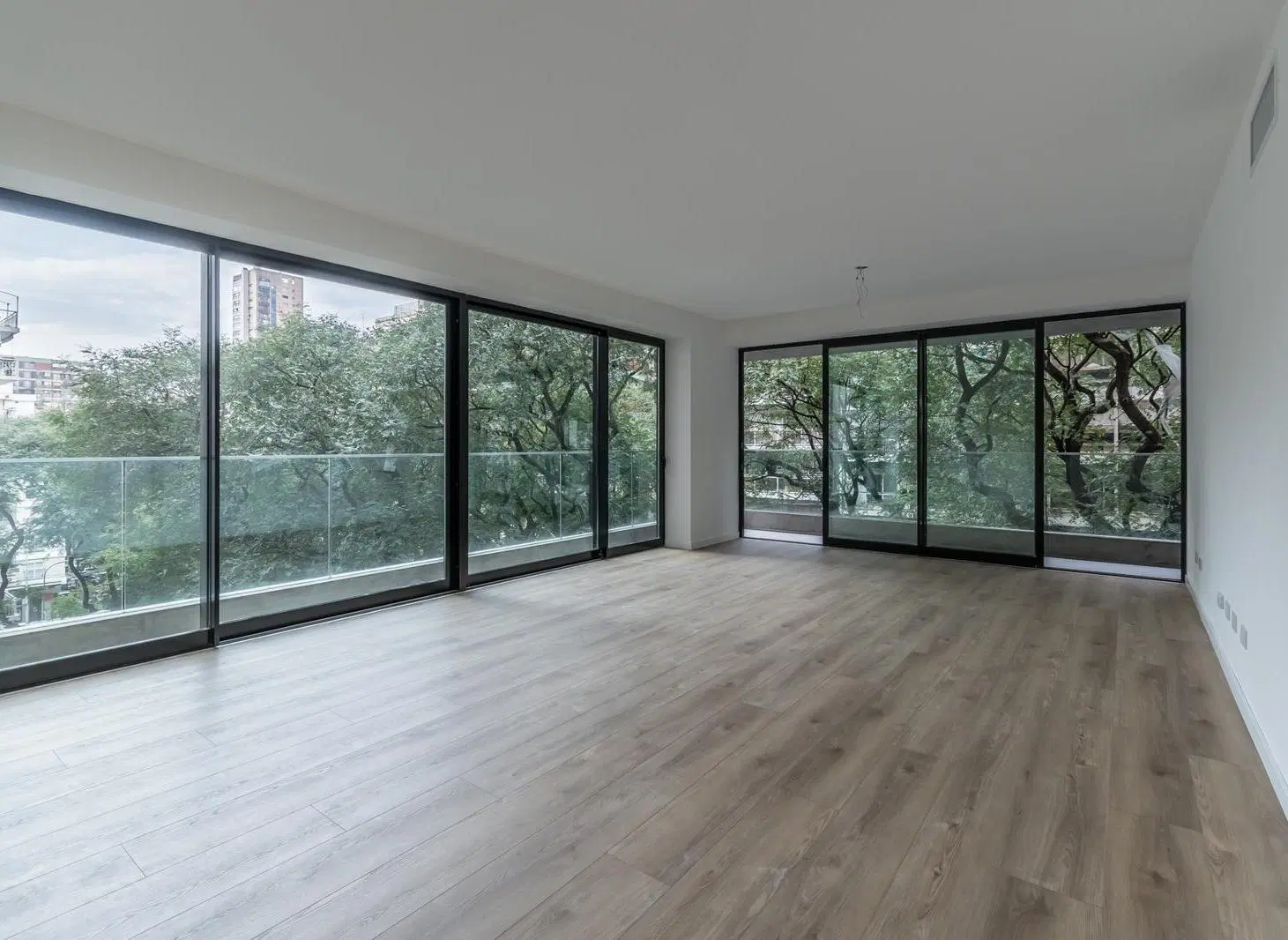 Quartier Lacroze. Cuatro Ambientes. Equipado a nuevo. Seguridad 24hs. Dos Cocheras. Amenities. 4