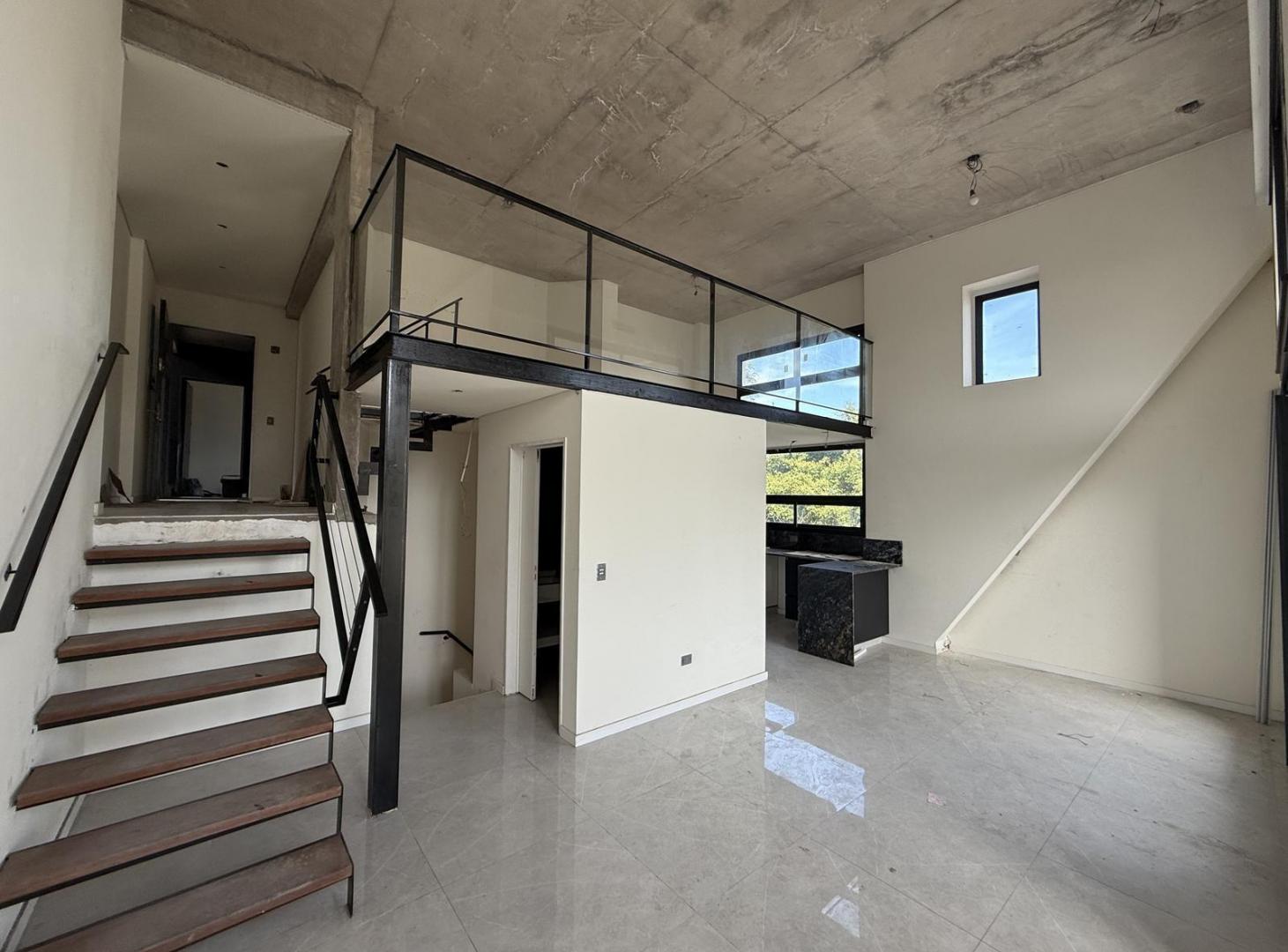Foto de Departamento 4 Ambientes. Entre Piso. Duplex. Balcon. Cochera., imagen 1