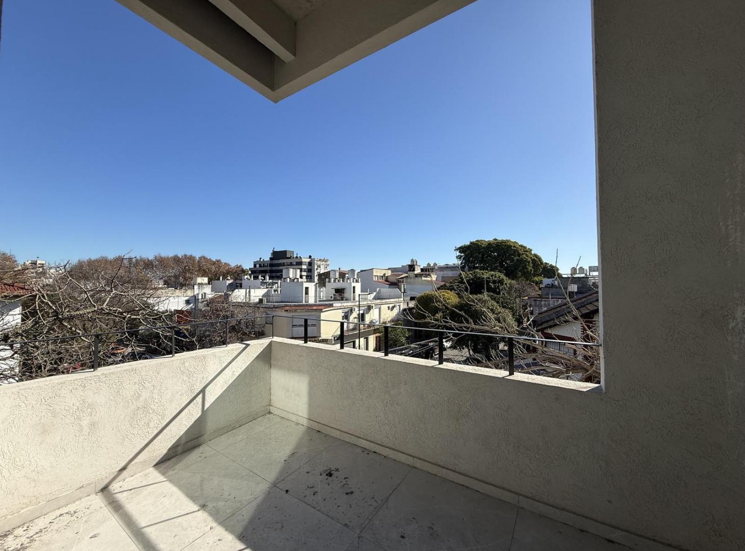 Foto de Departamento 4 Ambientes. Entre Piso. Duplex. Balcon. Cochera., imagen 2