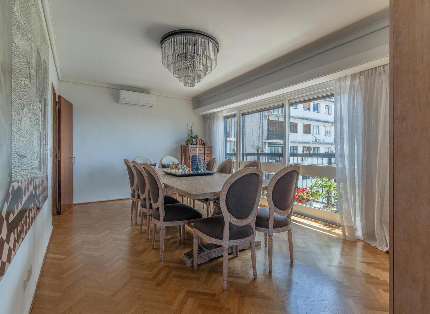 Foto de Venta - Belgrano - Cinco ambientes mas dependencia - Dos cocheras, imagen 2