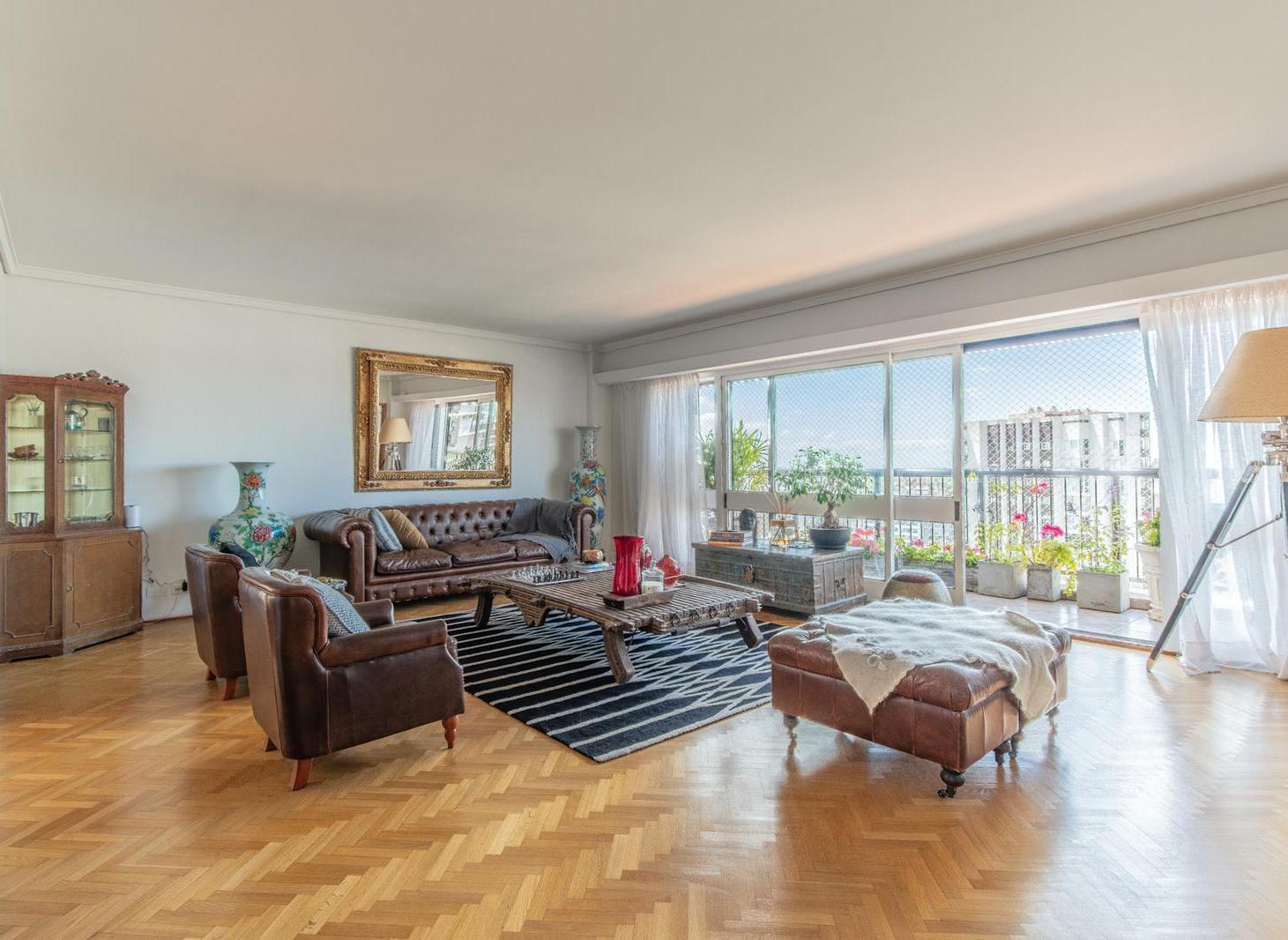 Foto de Venta - Belgrano - Cinco ambientes mas dependencia - Dos cocheras, imagen 3