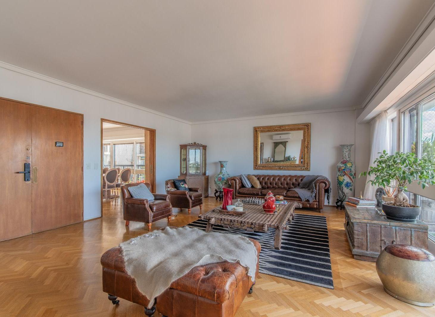 Foto de Venta - Belgrano - Cinco ambientes mas dependencia - Dos cocheras, imagen 4