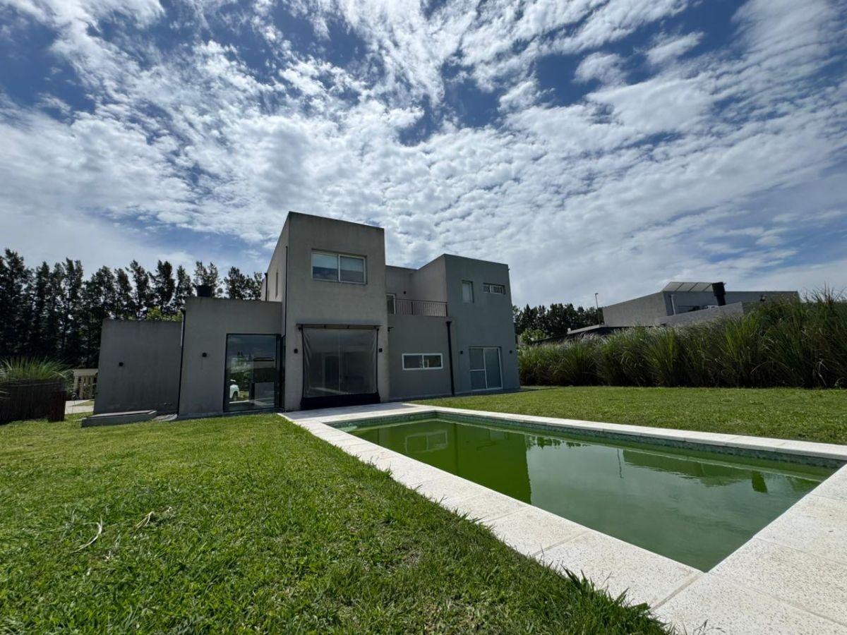 Casa en venta y alquiler en Santa Inés, Canning 5 ambientes modernos y piscina
