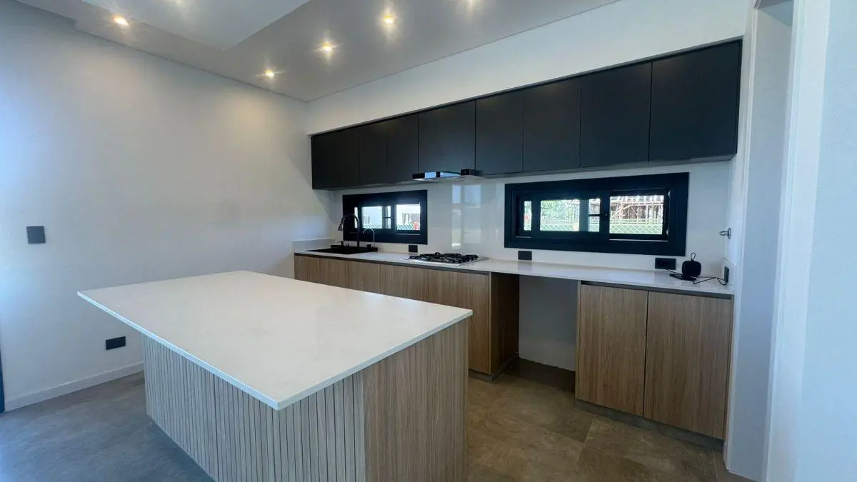 CASA EN VENTA A ESTRENAR CANNING CHICO 4 DORMITORIOS PISCINA 4