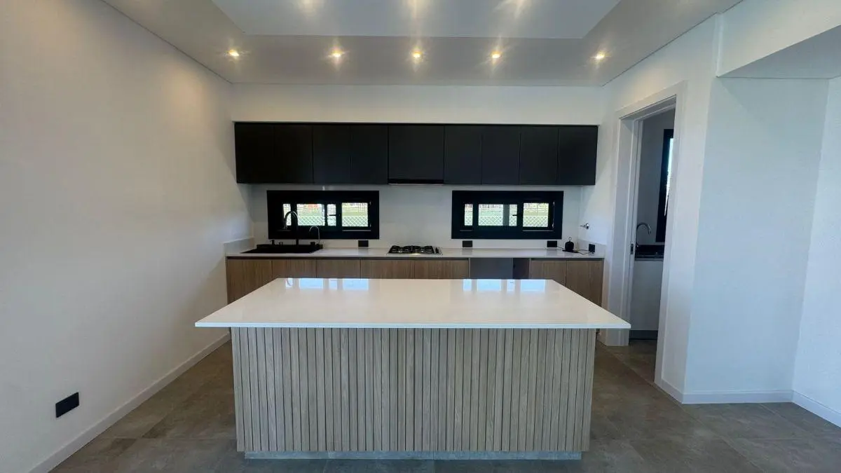 CASA EN VENTA A ESTRENAR CANNING CHICO 4 DORMITORIOS PISCINA 5