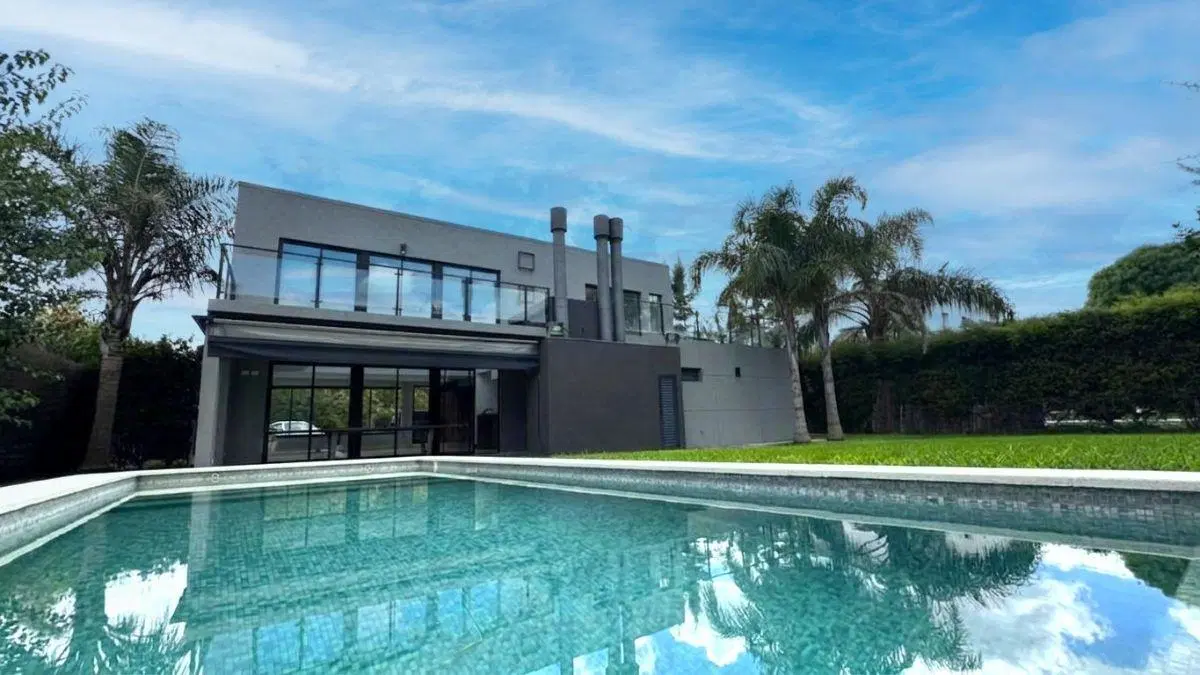 Casa en venta en Canning con piscina barrio El Rocío 5