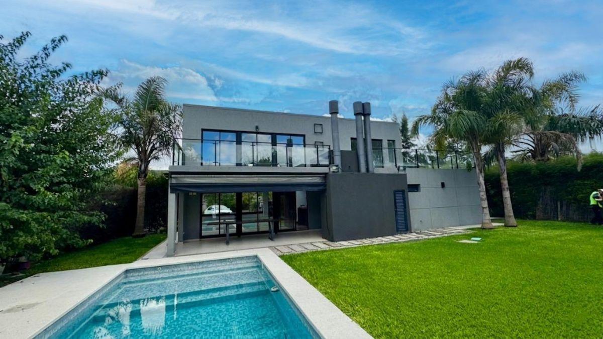 Casa en venta en Canning con piscina barrio El Rocío